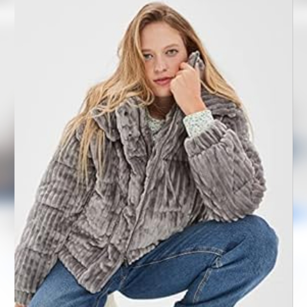 L American Eagle Outfitters Gray Fuzzy Faux Fur Winter Warm Coat Pockets Zipper